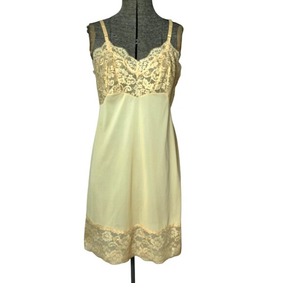 1950s gold slip with lace bodice and wide hem by Vanity Fair Size 32 Size S - Picture 1 of 7
